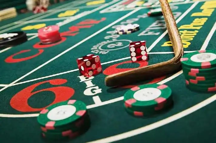 Antarmuka Lightning Dice di aplikasi mobile liga 5000 dengan tampilan dealer dan hasil dadu